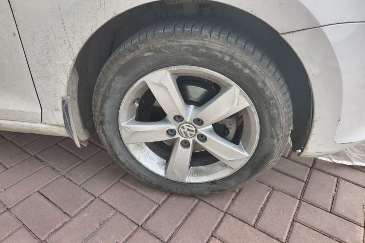 Used Volkswagen Santana 2013 1.4L Manual Comfort Edition Right Front Wheel Hub