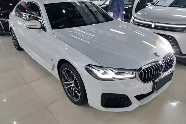 Used BMW 5 Series New Energy 2021 Restyled 535Le M Sport Package Front Right 45 Deg