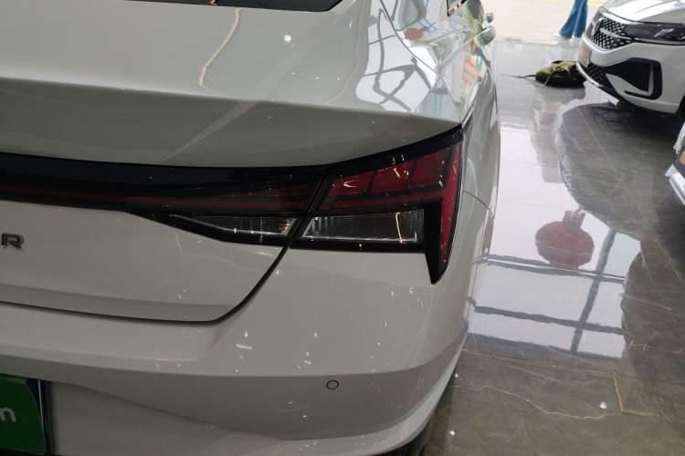 Used Hyundai Elantra 2021 1.5L CVT LUX Prestige Edition
