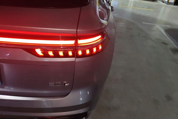 Used Geely Auto Monjaro L 2021 2.0TD DCT EVO Two-Wheel Drive Prestige Version Right Rear Taillight