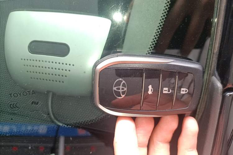 Used Toyota Camry 2016 Dual-Engine 2.5 HG 10th Anniversary Deluxe Navigation Edition
