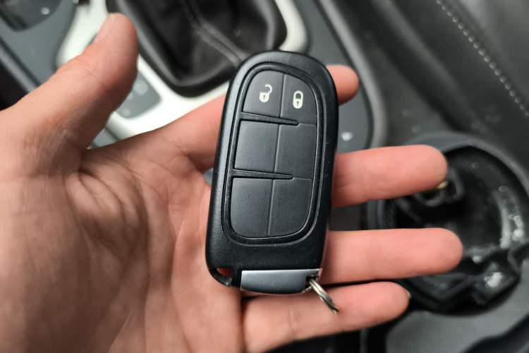 Used Jeep Cherokee 2016 2.0L Superior Edition
