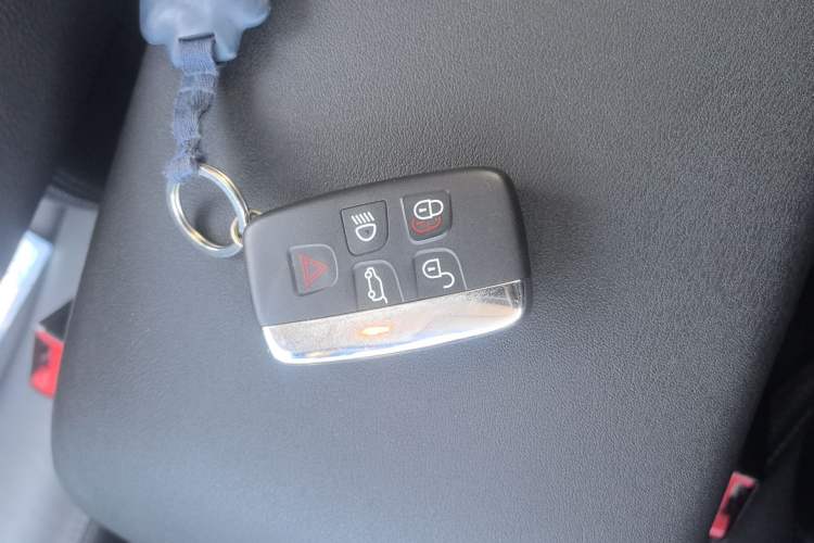 Used Land Rover Discovery 2016 3.0 SC Obsidian Black Heritage Edition HSE Vehicle Key