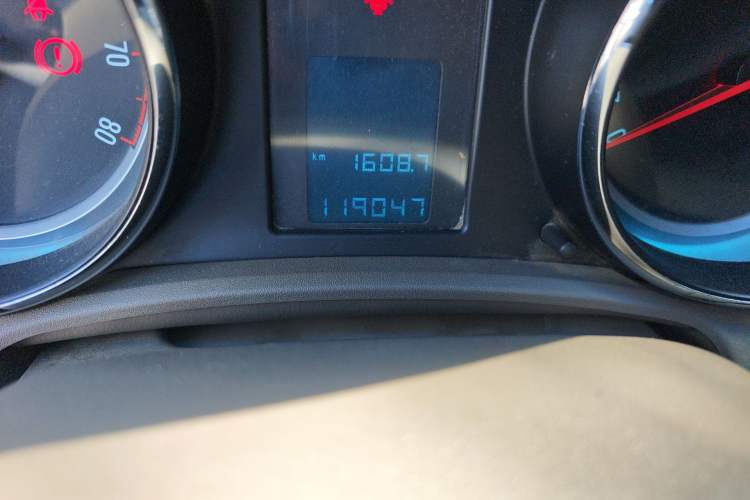 Used Buick GT 2013 GT 1.6L Manual Entry-Level Model Odometer Close Up