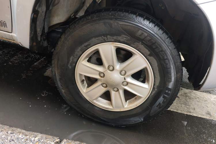 Used Isuzu JLM 2017 2.0T Two-Wheel Drive Advanced Version 4K21D4T Right Front Wheel Hub