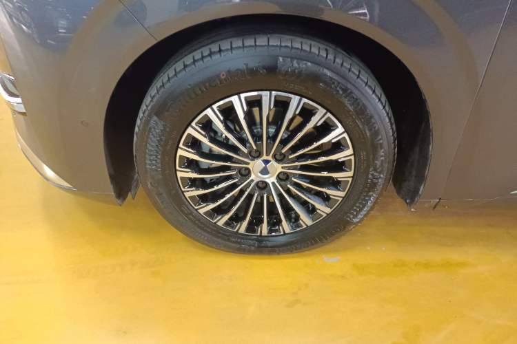 Used Denza D9 2025 DM-i Intelligent Drive 1020 Four-Wheel Drive Flagship Model