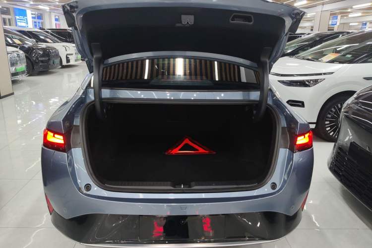 Used XPeng P5 2022 460E+ Trunk