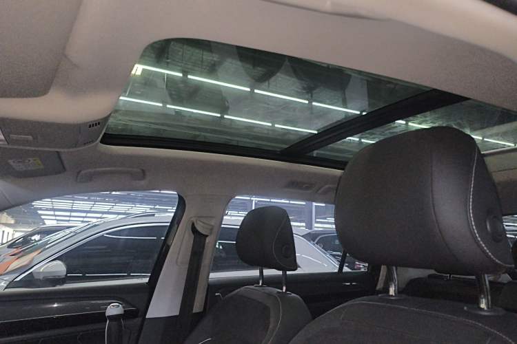 Used Volkswagen Tayron 2020 330TSI Two-Wheel Drive Luxury Smart Connectivity Version Headliner