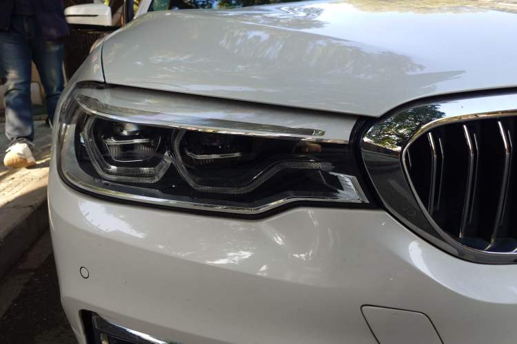 Used BMW 5 Series New Energy 2020 Mileage Upgrade Version 530Le Pioneer Edition Right Front Headlight