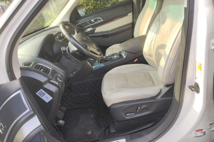 Used Ford Explorer 2017 3.5T Platinum Edition
