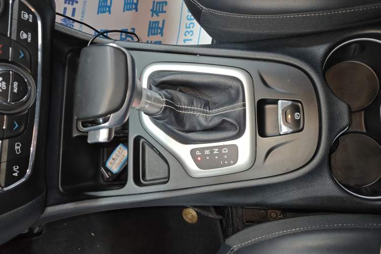 Used Jeep Cherokee 2020 2.0L Two-Wheel Drive Classic Sports Edition
