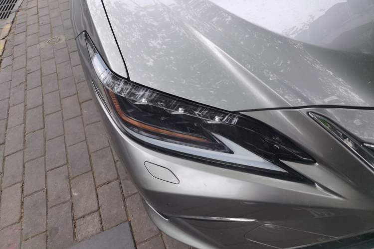 Used Lexus ES 2020 300h Deluxe Edition Right Front Headlight