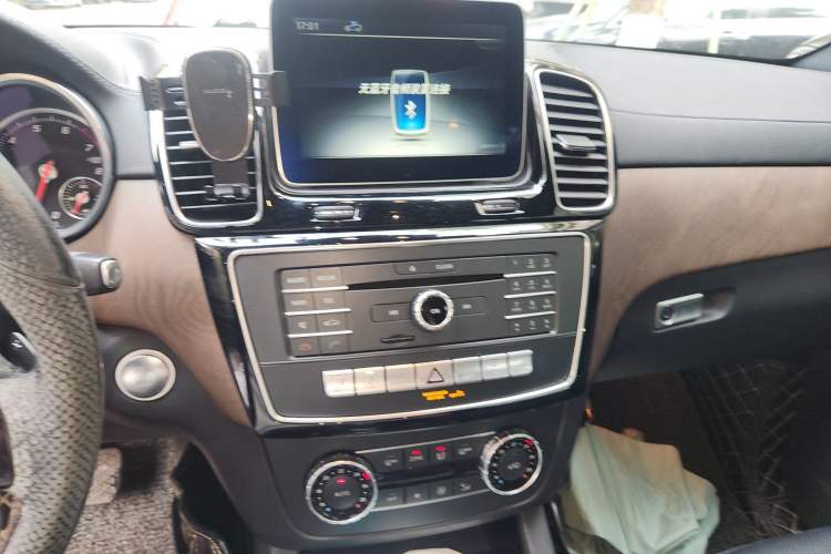 Used Mercedes-Benz GLE 2017 GLE 320 4MATIC Dynamic Model Audio And AC Panel