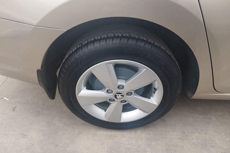 Used Skoda Rapid 2013 1.6L Automatic Smart Selection Model