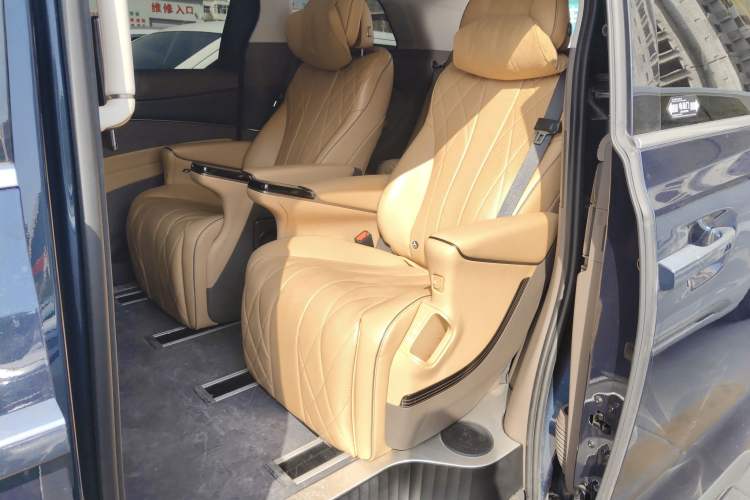 Used Denza D9 2022 DM-i 970 Four-Wheel Drive Prestige Model
