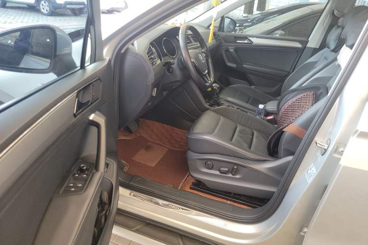 Used Volkswagen Tiguan L 2018 380TSI Automatic All-Wheel Drive Luxury Edition Driver Seat