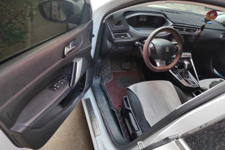 Used Peugeot 308 2016 1.6L Automatic Luxury Edition
