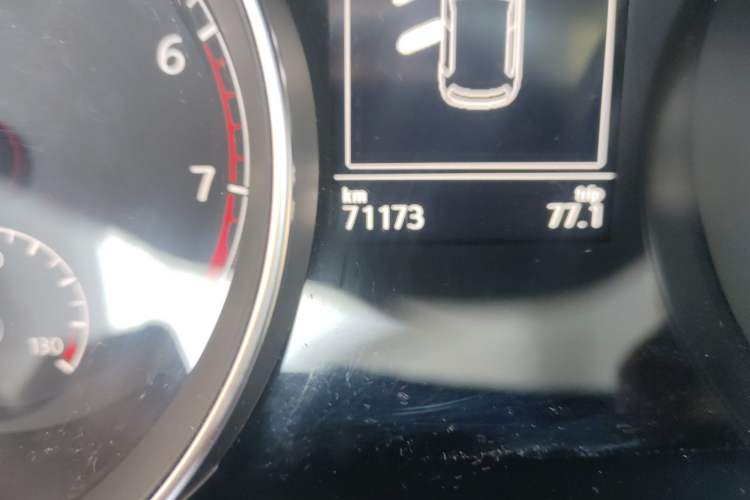 Used Volkswagen Golf 2019 280TSI DSG Comfort Version China VI Standard Odometer Close Up