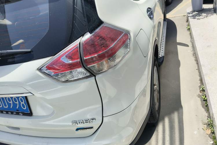 Used Nissan X-Trail 2014 2.5L CVT Leading Edition 4WD
