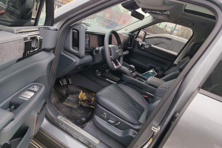 Used Formula Leopard 5 2023 Navigator Edition