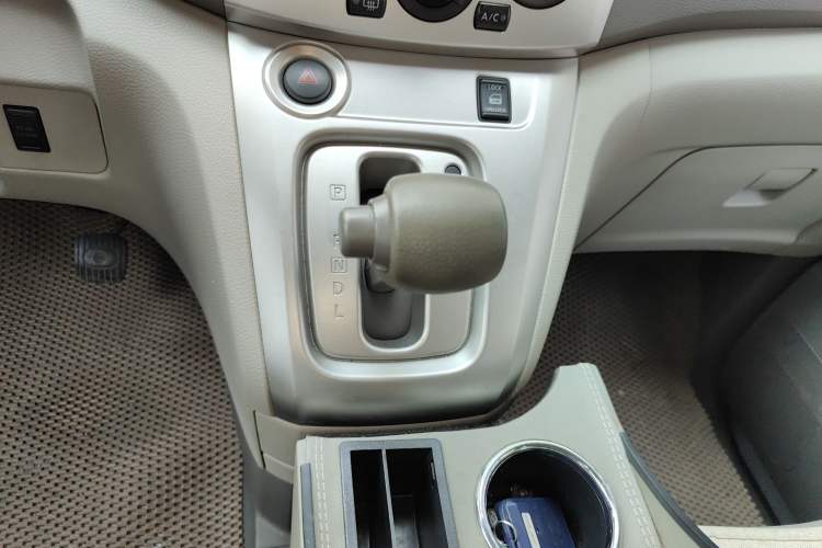 Used Nissan NV200 2016 Revised Version 1.6L CVT Luxury Edition Gear Lever