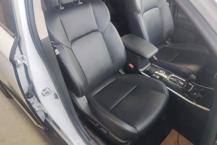 Used Mitsubishi Outlander 2019 2.4L 4x4 Zhi Xiang Edition 7 Seats China VI Standard