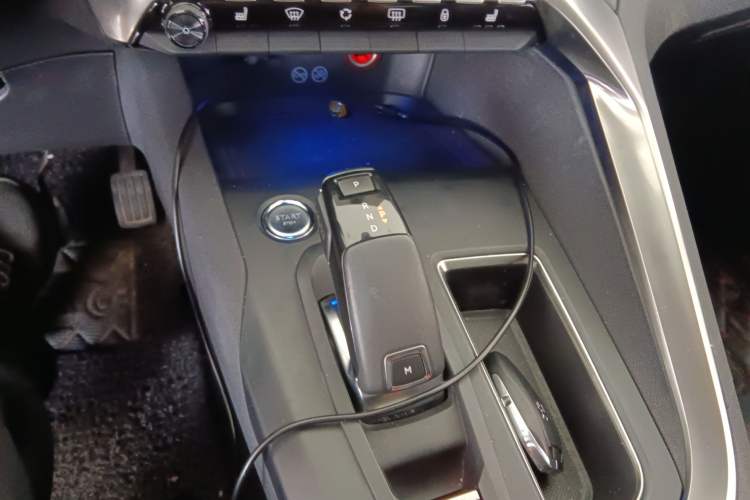 Used Peugeot 4008 2018 350THP Elite Edition Gear Lever