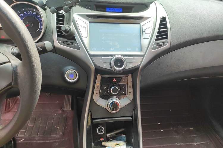 Used Hyundai Elantra (5th Generation / Langdong) 2015 1.6L Manual Leading Model Audio And AC Panel