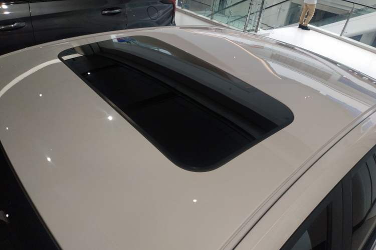 Used Geely Auto Emgrand 2023 4th Generation Champion Edition 1.5L CVT Luxury Model Roof