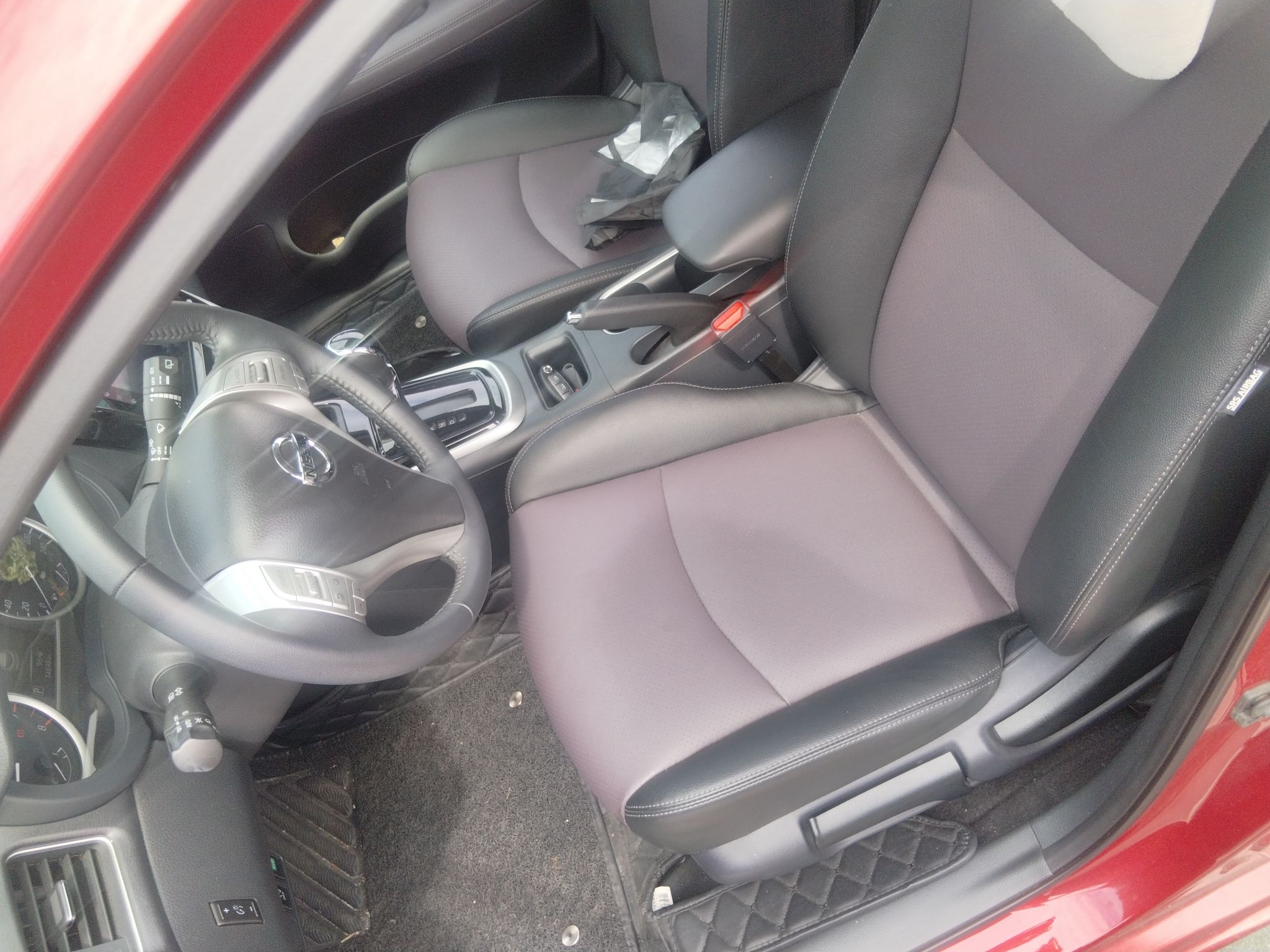 المقاعد الأمامية داخل السيارة