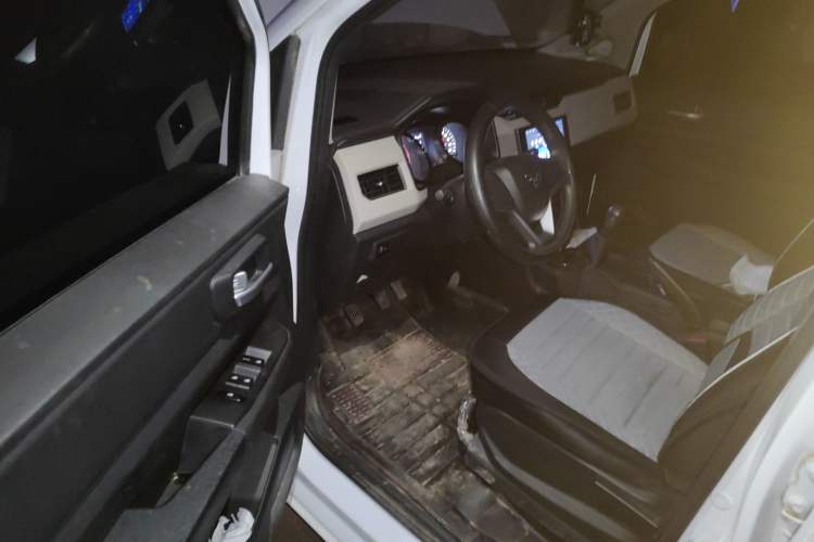 Used Wuling Hongguang PLUS 2019 1.5T Manual Comfort Version 7 Seats