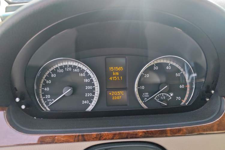 Used Mercedes-Benz Viano 2013 3.0L Comfort Edition Odometer Close Up