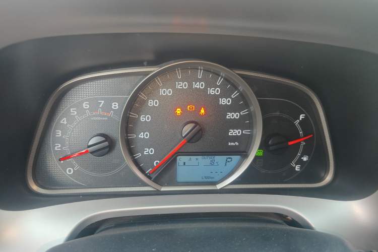 Used Toyota RAV4 2016 2.0L CVT Two-Wheel Drive Fashion Edition China V Standard Instrument Cluster