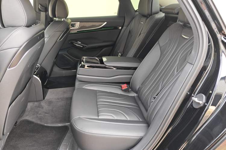 Used Hongqi H9 2025 2.0T Two-Wheel Drive Flagship Luxury Business Edition 5 Seats
