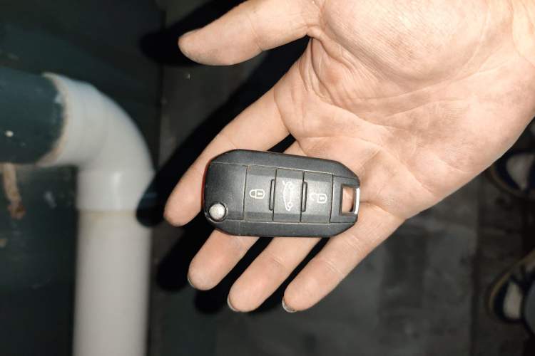 Used Peugeot 408 2014 1.8L Automatic Luxury Edition Vehicle Key