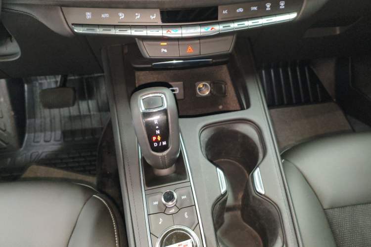 Used Cadillac XT4 2018 28T Two-Wheel Drive Tech Version Gear Lever