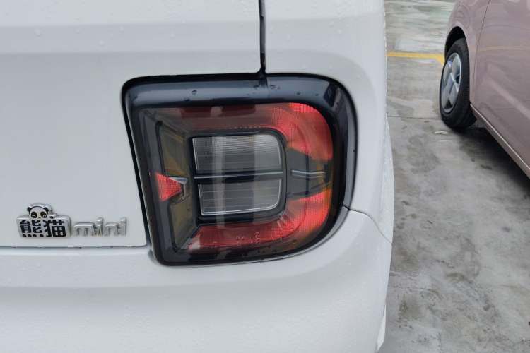 Used Geely Galaxy Panda 2024 Panda Mini 200km Endurance Bear Right Rear Taillight