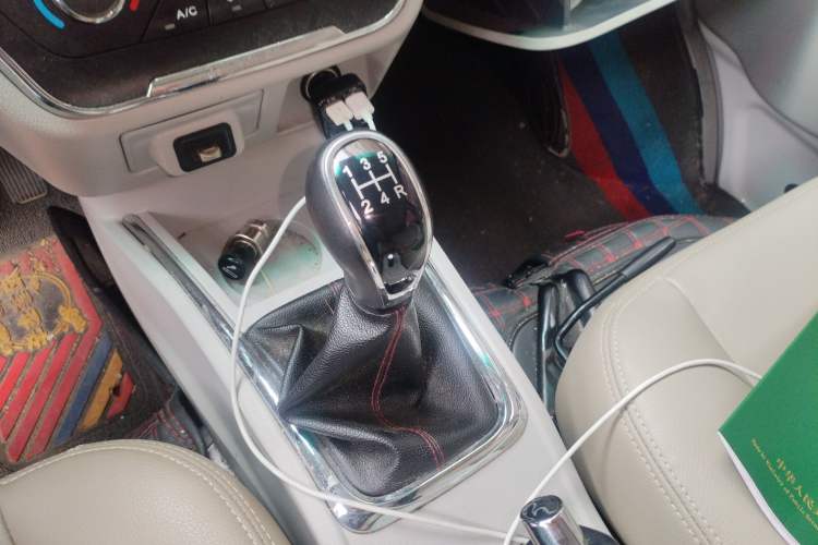 Used Jinbei New Hiace S 2023 1.5L Wealth Edition Passenger Van 5/6/7-Seater Central Air Conditioning Version SWC15M Gear Lever