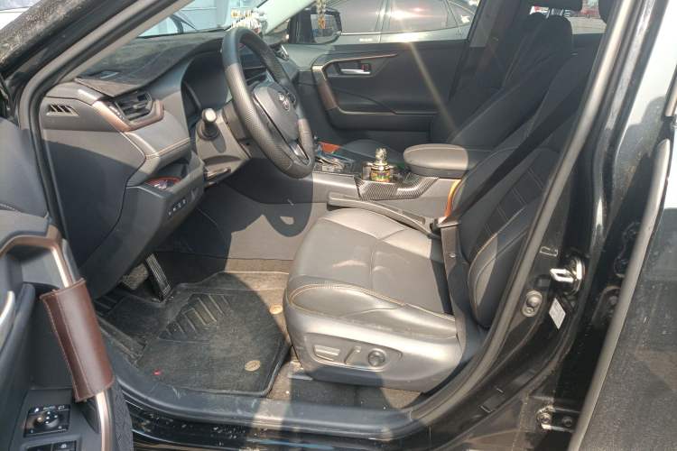 Used Toyota Wildlander 2024 Dual-Motor 2.5L E-CVT Two-Wheel Drive Luxury PLUS Edition