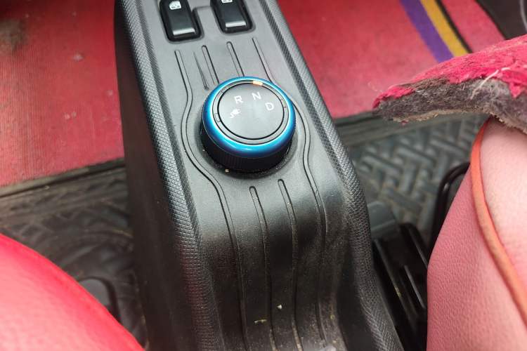 Used Wuling Hongguang MINIEV 2021 Macaron Fashion Edition Lithium-Ion Battery Gear Lever
