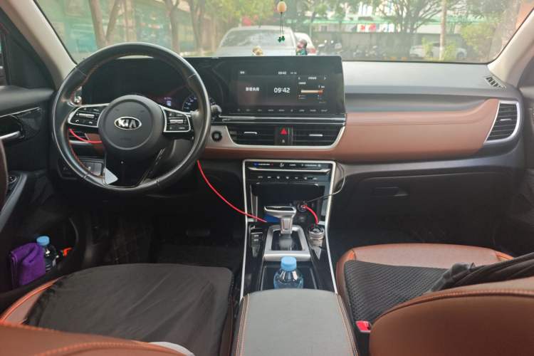 Used Kia KX3 2020 1.5L CVT Trend Edition Center Console