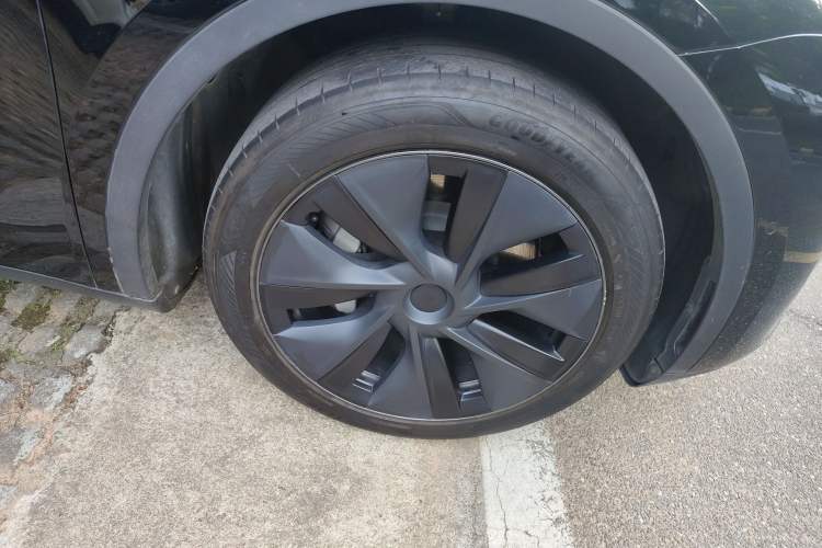 Used Tesla Model Y 2023 Rear-Wheel-Drive Version Right Front Wheel Hub