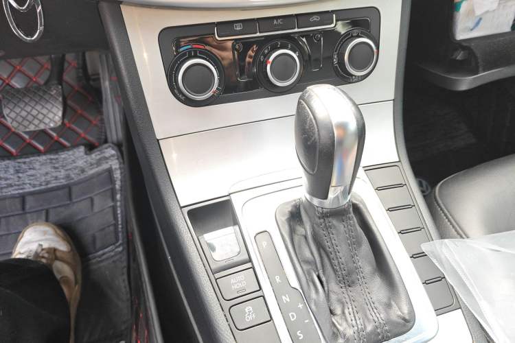 Used Volkswagen Magotan 2012 Revised 1.8TSI Comfort Version Gear Lever