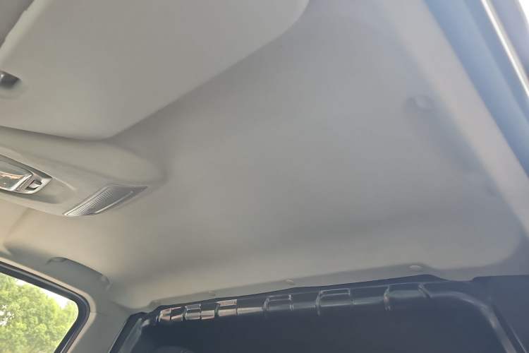 Used SAIC MAXUS EV30 2023 Pure-Electric Smart Logistics Expert with Long Wheelbase Guoxuan