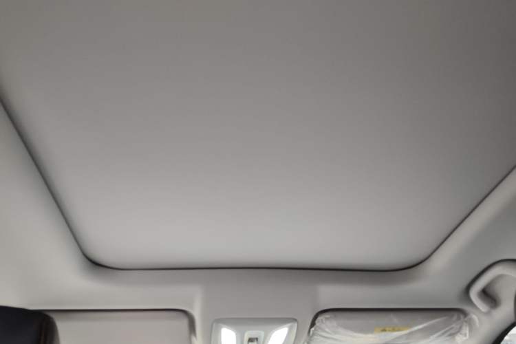 Used CHANGAN OSHAN Z6 2023 Blue Whale 1.5T DCT Smart-Led City Edition Headliner