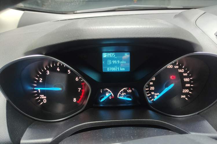 Used Ford Kuga 2017 EcoBoost 180 Two-Wheel-Drive Tiger Leap Model Odometer Close Up