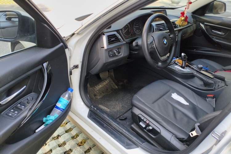 Used BMW 3 Series 2016 320Li Ambition Model
