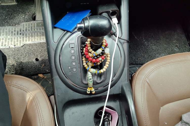 Used Kia Sportage R 2014 2.0L Automatic Two-Wheel Drive GLS Trim Gear Lever