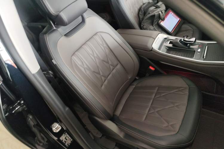 Used Ford Edge 2026 Model Explorer L 2.0T EcoBoost Four-Wheel Drive Seven-Seat Ultimate Right Front Seat