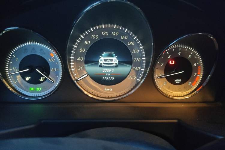 Used Mercedes-Benz GLK-Class 2015 GLK 260 4MATIC Dynamic Edition Ultimate Version Odometer Close Up